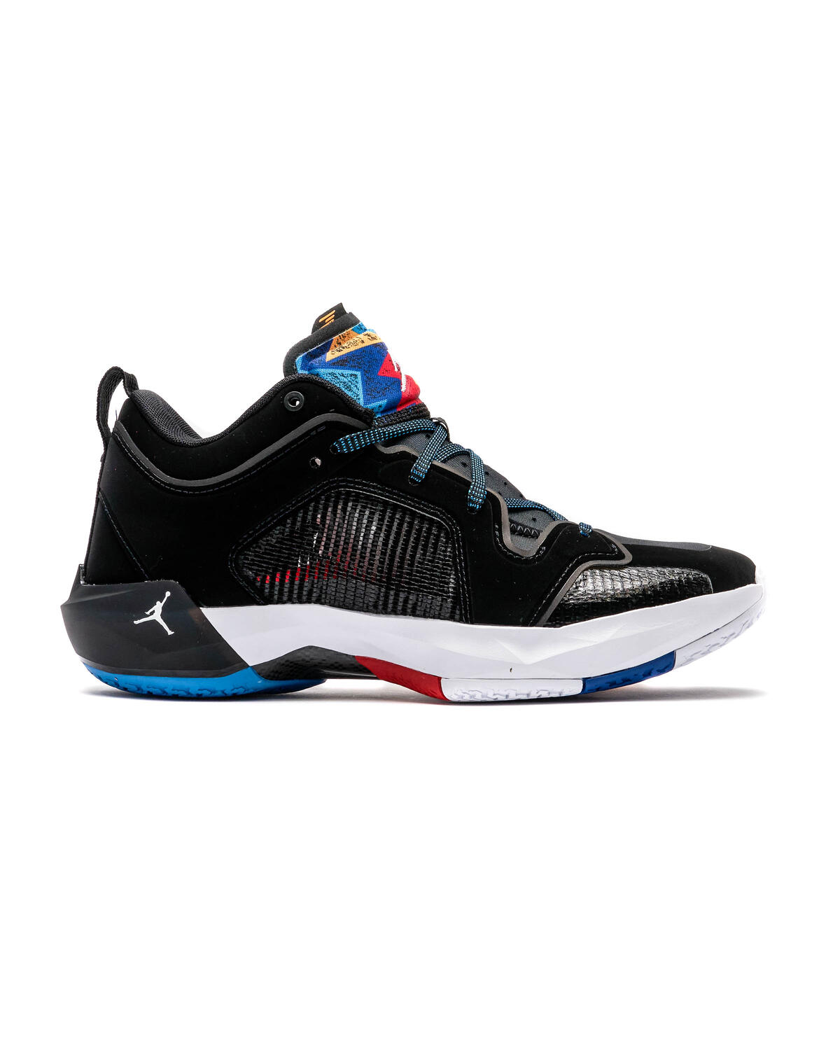 Russell westbrook black on sale and white shoes